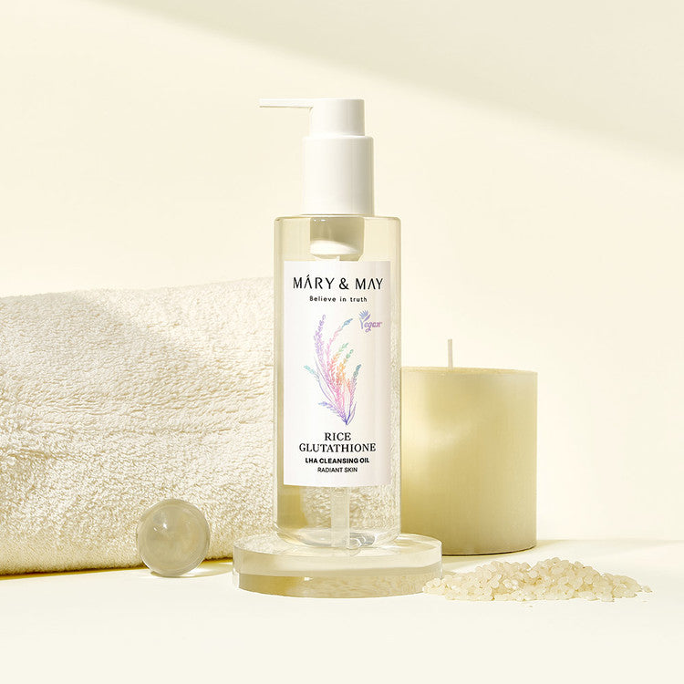MARY&MAY Rice Glutathione Laha Cleansing Oil 200ml : flacon pump sur fond crème, produit nettoyant visage, marque MARY & MAY.