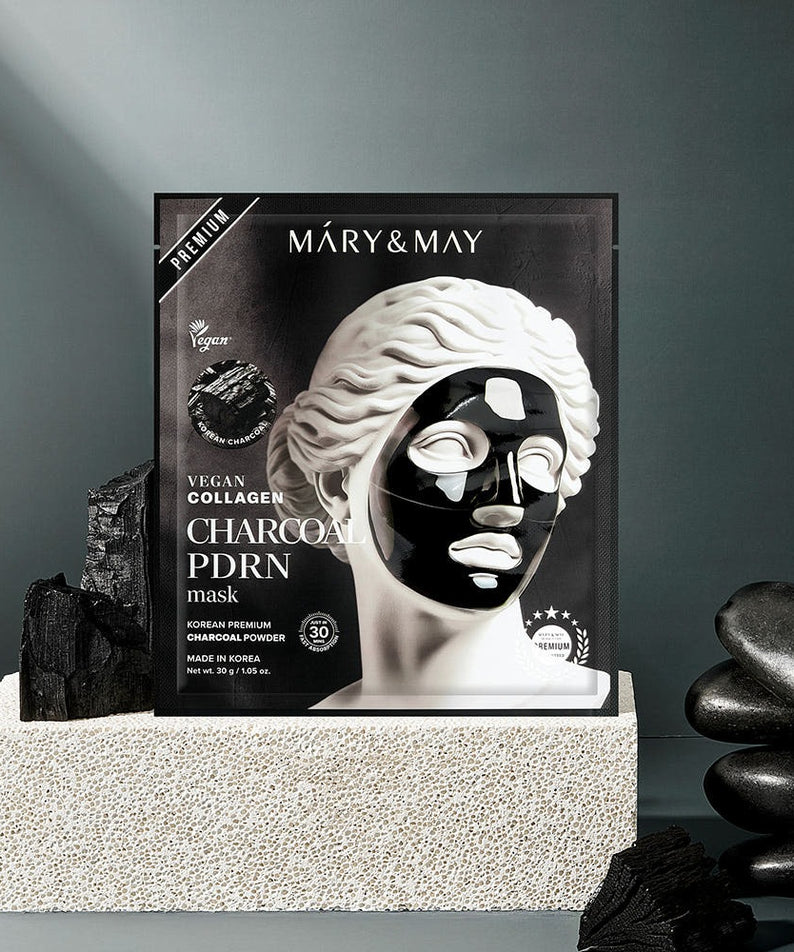 MARY&MAY Vegan Collagen Charcoal PDRN Gel Mask (4 Sheets) : masque noir au charbon sur décor spa, marque MARY&MAY