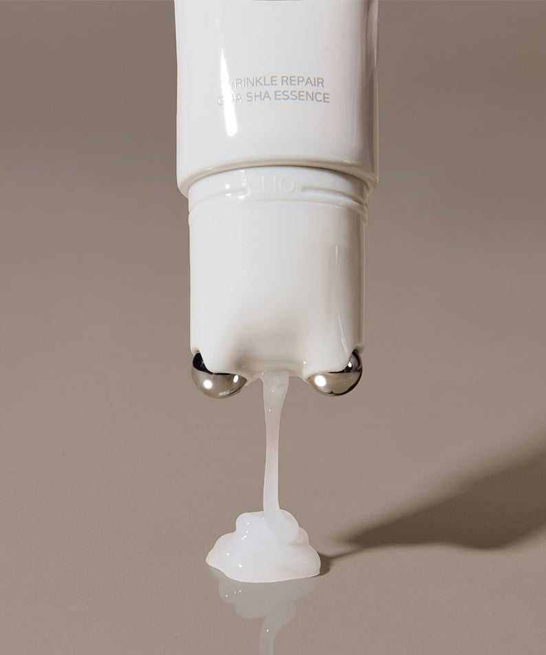 MARSHIQUE Wrinkle Repair Guasha Essence 45ml avec essence blanche sortant du tube, soin de la peau anti-âge.