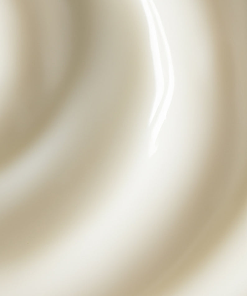 Texture onctueuse de MARSHIQUE Yam Moisture Nourishing Cream 60ml, crème nourrissante hydratante de 60ml pour une peau douce.