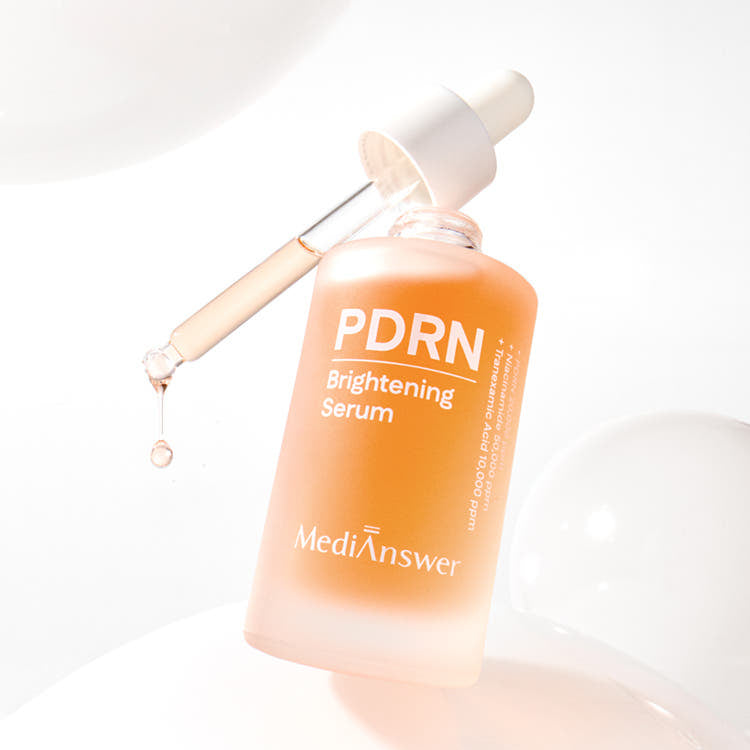 MEDIANSWER  PDRN Brightening Serum 30ml, flacon et pipette sur fond clair, sérum éclaircissant PDRN de MediAnswer.