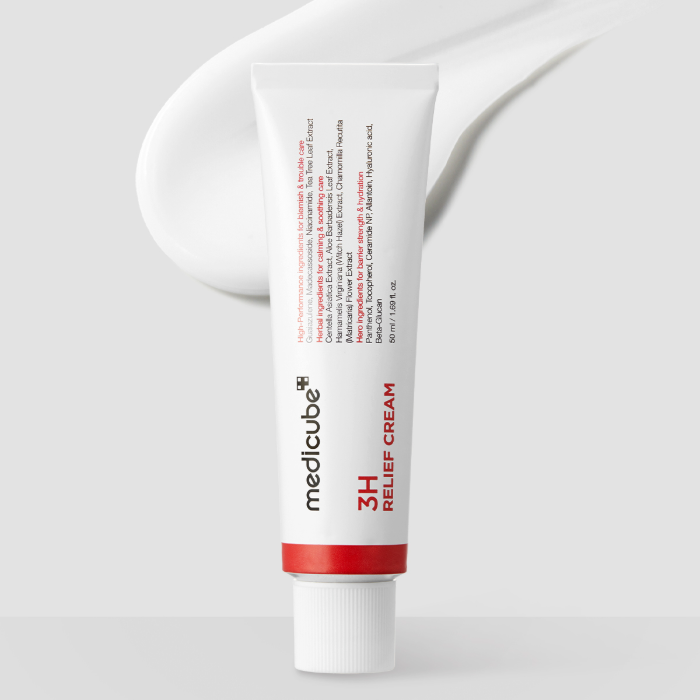 MEDICUBE 3H Relief Cream 50ml de Medicube, tube blanc sur fond clair, photo produit en contexte beauté
