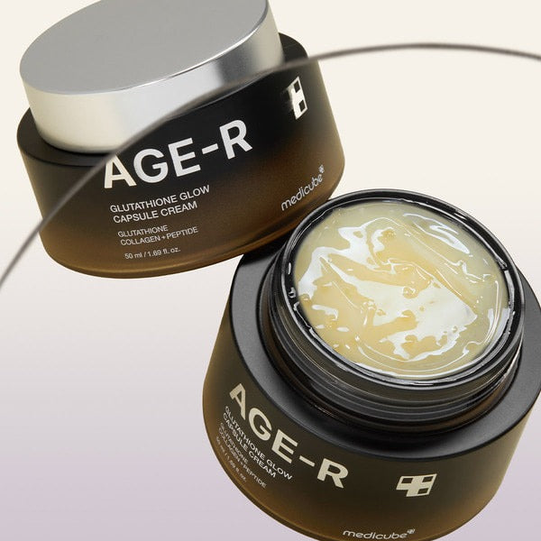 MEDICUBE AgeR Glutathione Glow Capsule Cream, crème en capsules, pots noirs et crème jaune ouverte sur fond clair