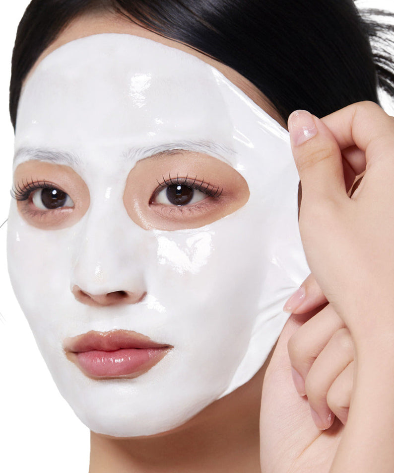 MEDICUBE Collagen Milk Wrapping Mask 80ml : femme au masque crème au collagène, portrait sur fond blanc.