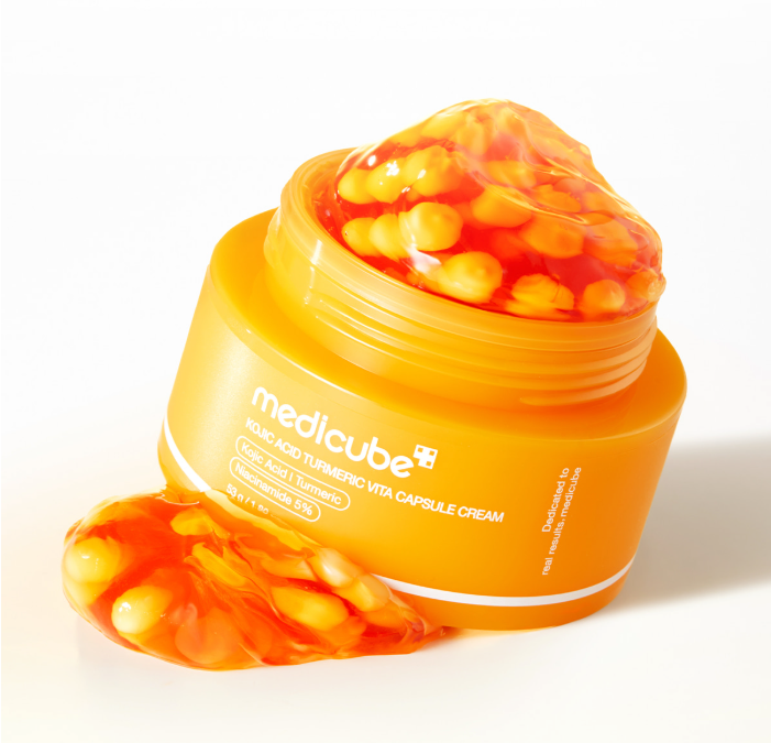 MEDICUBE Kojic Acid Turmeric Vita Capsule Cream 53g, pot jaune orange, capsules à la cire, marque medcube, fond blanc