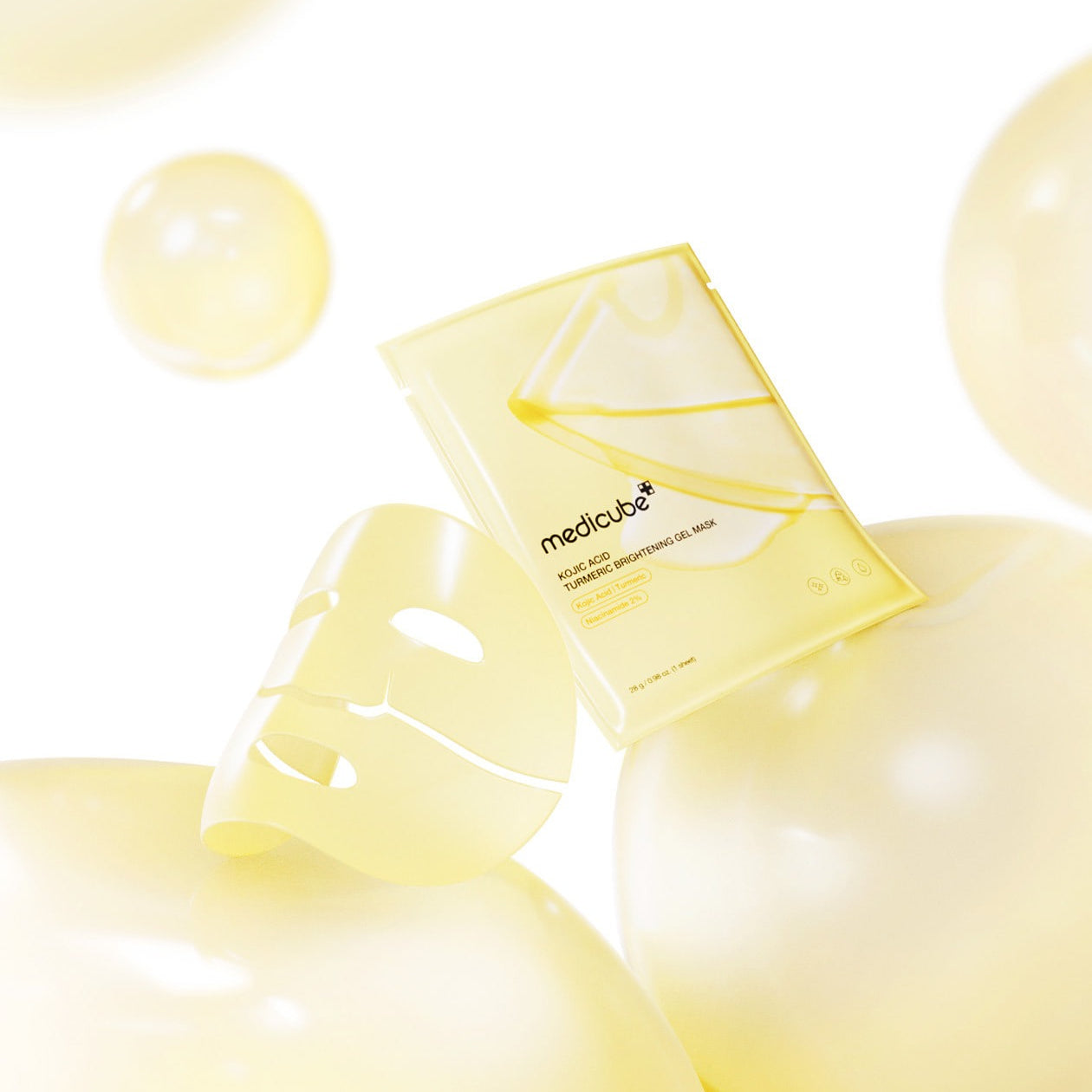 MEDICUBE Kojic Acid Turmeric Vita Gel Mask de Medicube, masque gel jaune sur fond clair avec bulles et éclats
