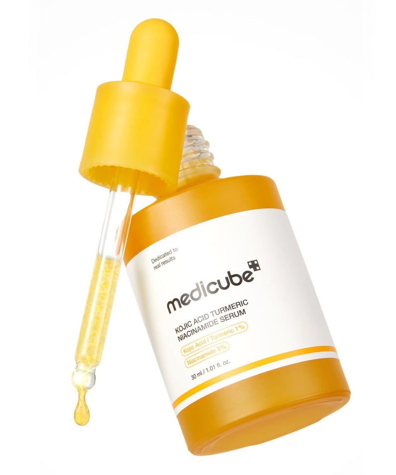 MEDICUBE Kojic Acid Turmeric Vita Serum 30ml de marque MEDICUBE, sérum jaune sur fond blanc, présentation produit.