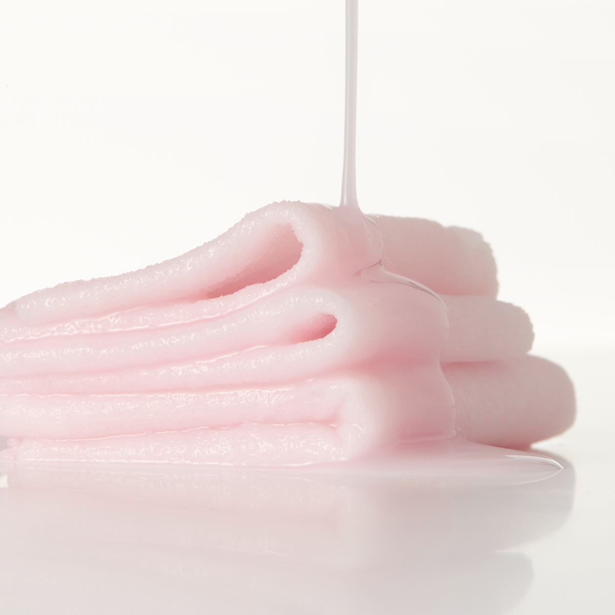 MEDICUBE PDRN Pink Lift Up Mask Set, marque MEDICUBE : masques roses en gel soulevés, rendu visuel rapproché.