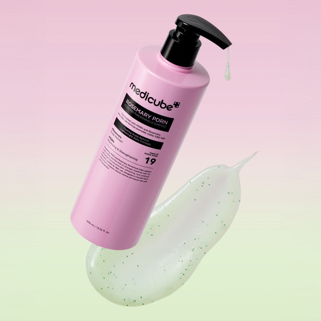 MEDICUBE Rosemary PDRN Cooling ANti-Hairs Lose 400ml, flacon rose MediCube sur fond rose, gel crème verte en action.
