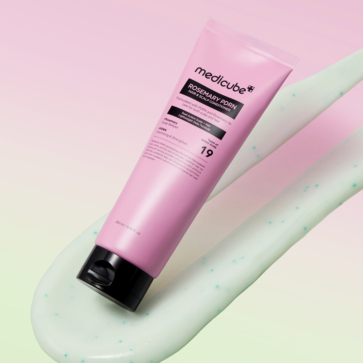 MEDICUBE Rosemary PDRN Hair & Scalp Conditioner 250ml de MEDICUBE, tube rose sur fond pastel, visuel produit