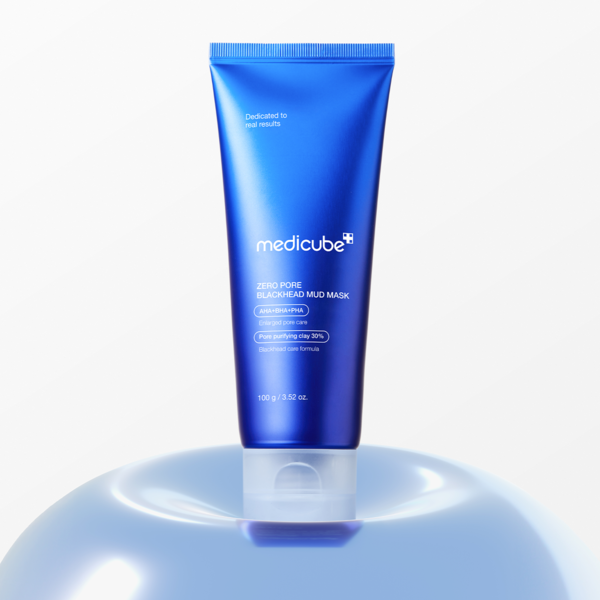 MEDICUBE Zero Pore Blackhead Mud Pack de med i cube en tube bleu sur fond clair, pour masque anti-pores