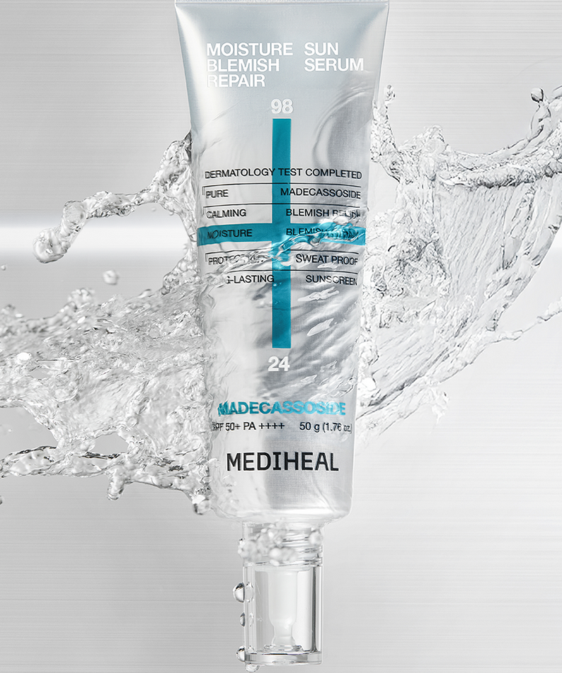 MEDIHEAL Madecassoside Moisture Serum 50g, tube crème en contexte aqua éclaboussures sur fond blanc, visuel produit en studio.