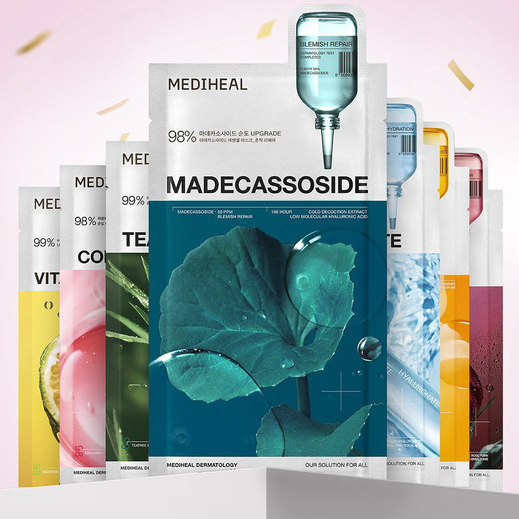 MEDIHEAL N.1 Essential Masks x 10 : pack de masques MEDIHEAL sur fond blanc, bouteilles et boîtes de soins en arrière-plan.