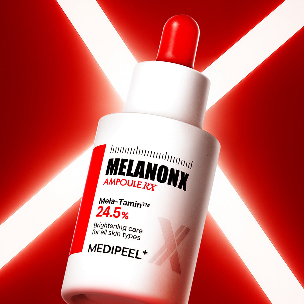 MEDIPEEL Melanon X Ampoule RX 30ml, flacon sérum rouge sur fond éclats lumineux, photo produit en studio.