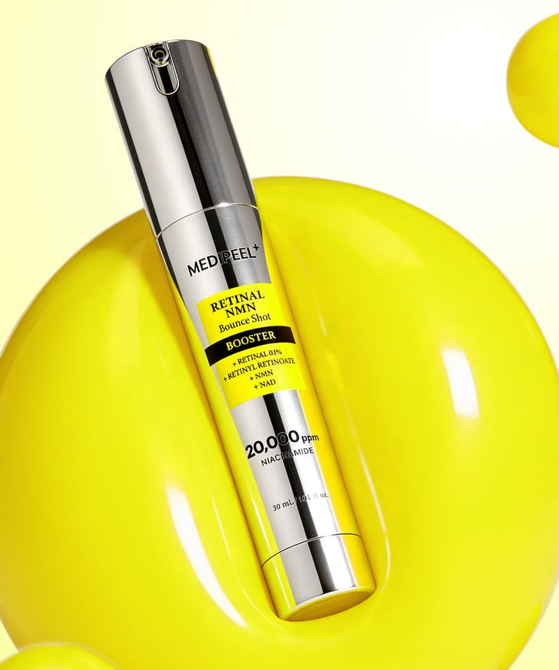 MEDIPEEL Retinal NMN Bounce Shot Booster 30ml de MEDIPEEL, flacon argent sur fond jaune avec bulles et éclats lumineux.