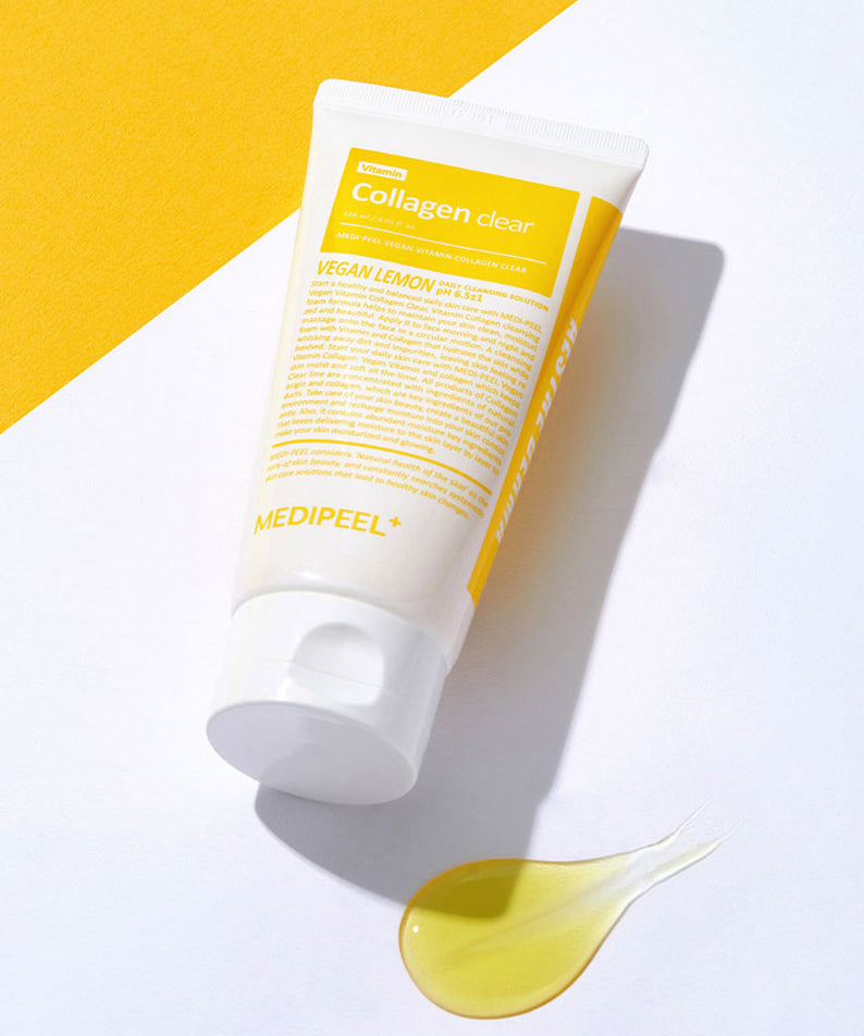 MEDIPEEL Vegan Vitamin Collagen Clear 300ml, soin de beauté rafraîchissant, flacon sur fond lumineux, texture liquide visible