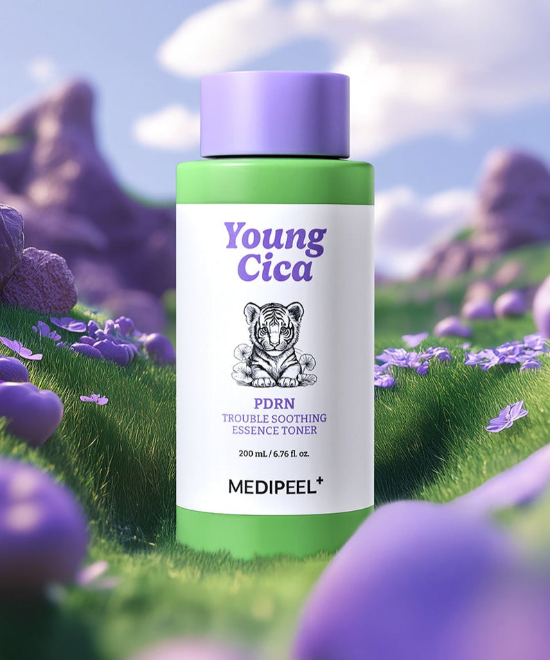 MEDIPEEL Young Cica PDRN Trouble Soothing Essence Toner 200ml sur fond floral violet en plein air.