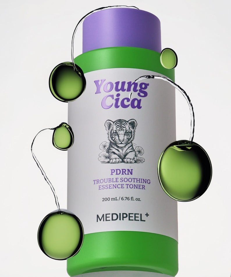 MEDIPEEL Young Cica PDRN Trouble Soothing Essence Toner 200ml, bouteille verte et violette avec des accents décoratifs.