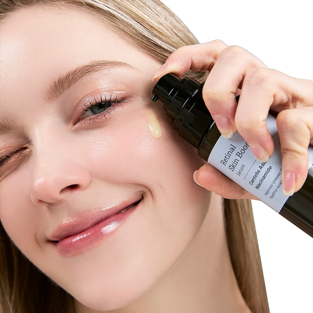 MEDITHERAPY Retinal Skin Booster Serum 150ml : application sur peau du visage, sérum anti-âge en flacon, fond blanc