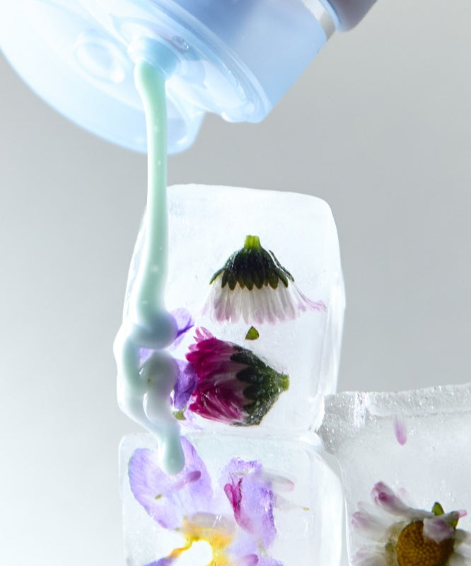 MIGUHARA Aqua Refresh Relief Peel Off Mask Pack 60ml, flacon verse un gel sur masque en tissu, fleurs et apaisement visuel.