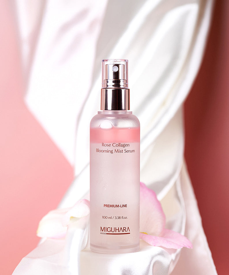 MIGUHARA  Rose Collagen Blooming Mist Serum 100ml, flacon rose sur tissu drapé, décor studio.