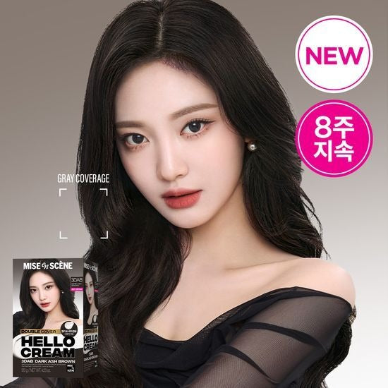 MISE EN SCENE New Hello Cream Dye, produit coiffant sur fond studio, modèle cheveux noirs, marque Mise en Scène, visuel NEW