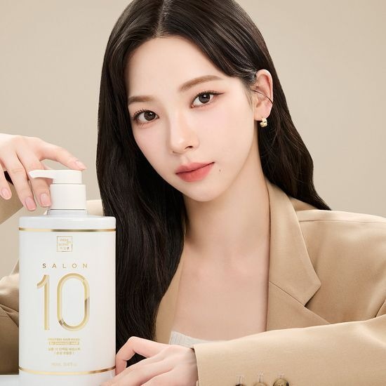 MISE EN SCENE Salon 10 Protein Treatment Essence Pack 990ML, flacon blanc de marque dans un décor beauté avec une femme