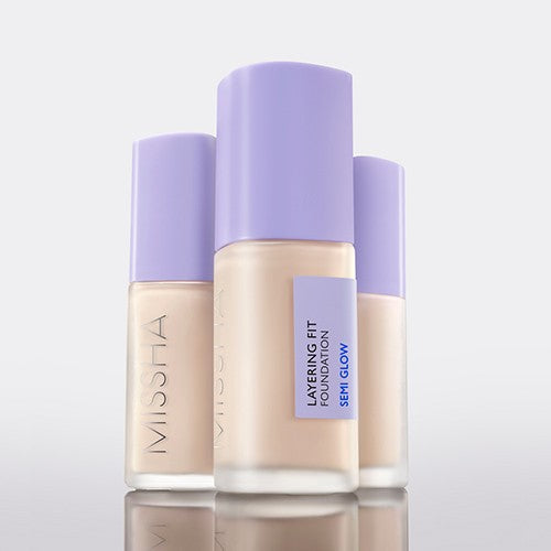 MISSHA  Layering Fit Foundation Semi Glow 35ml : flacons crème beige sur fond clair, marque MISSHA en vue.