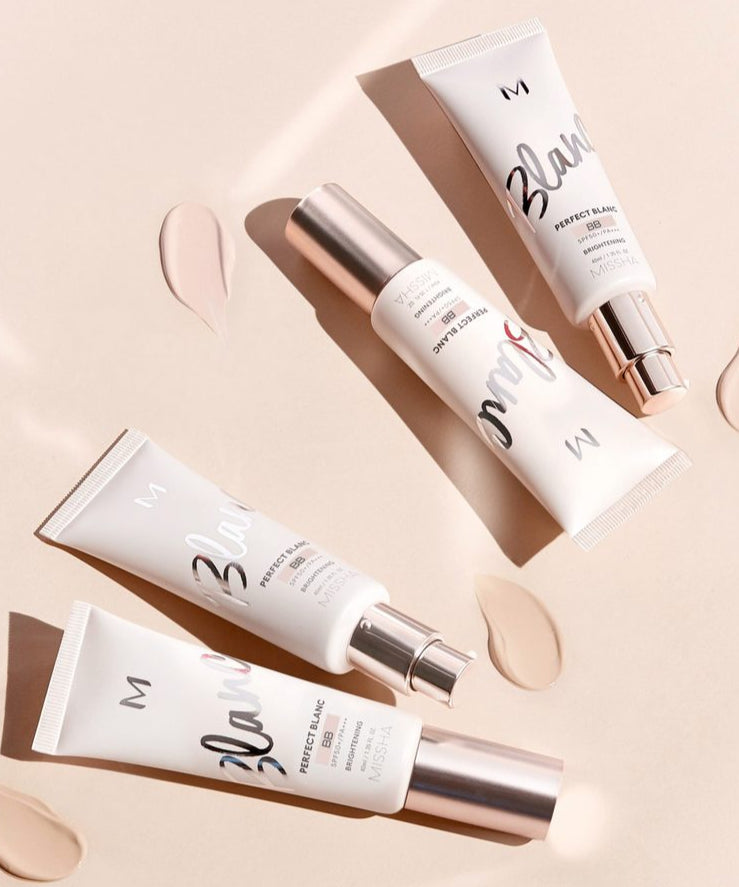 MISSHA M Perfect Blanc BB 40ml autour de tubes sur fond beige pour une peau lumineuse et parfaite.
