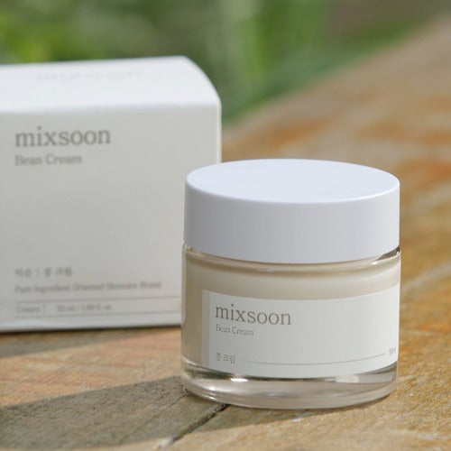 MIXSOON Bean Cream 50ml, pot de crème de la marque mixsoon, sur table en bois avec boîte blanche en arrière-plan.