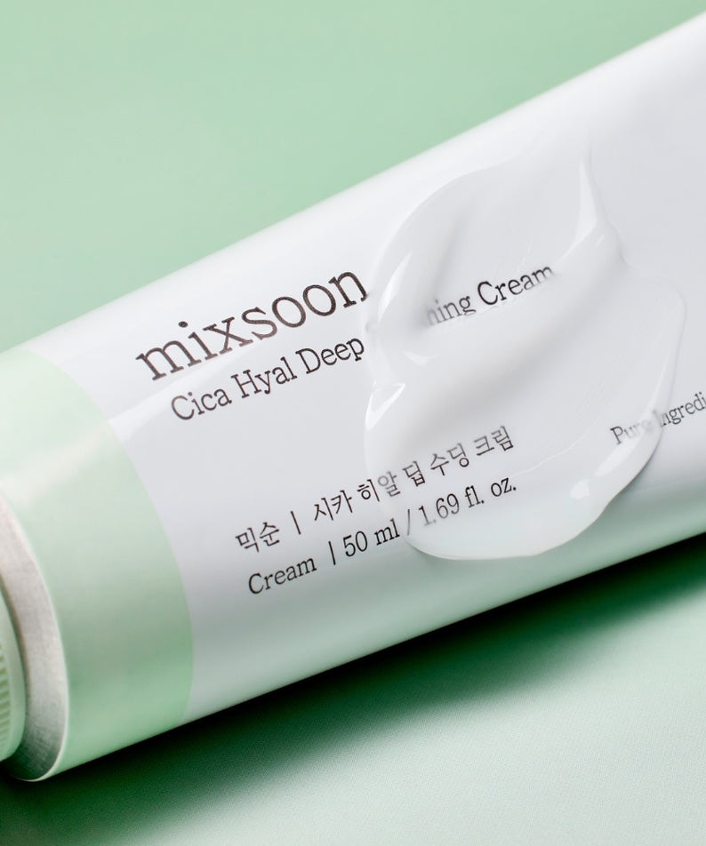 MIXSOON Cica Hyal Deep Soothing Cream 50ml de la marque MIXSOON, tube crème sur fond vert pastel, gros plan.