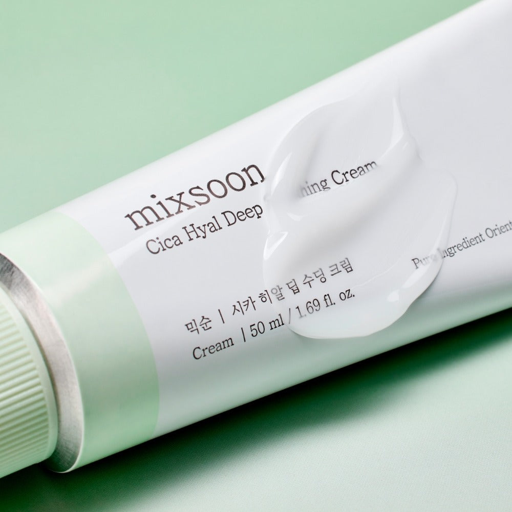 MIXSOON Cica Hyal Deep Soothing Cream 50ml de la marque MIXSOON, tube crème sur fond vert pastel, gros plan.