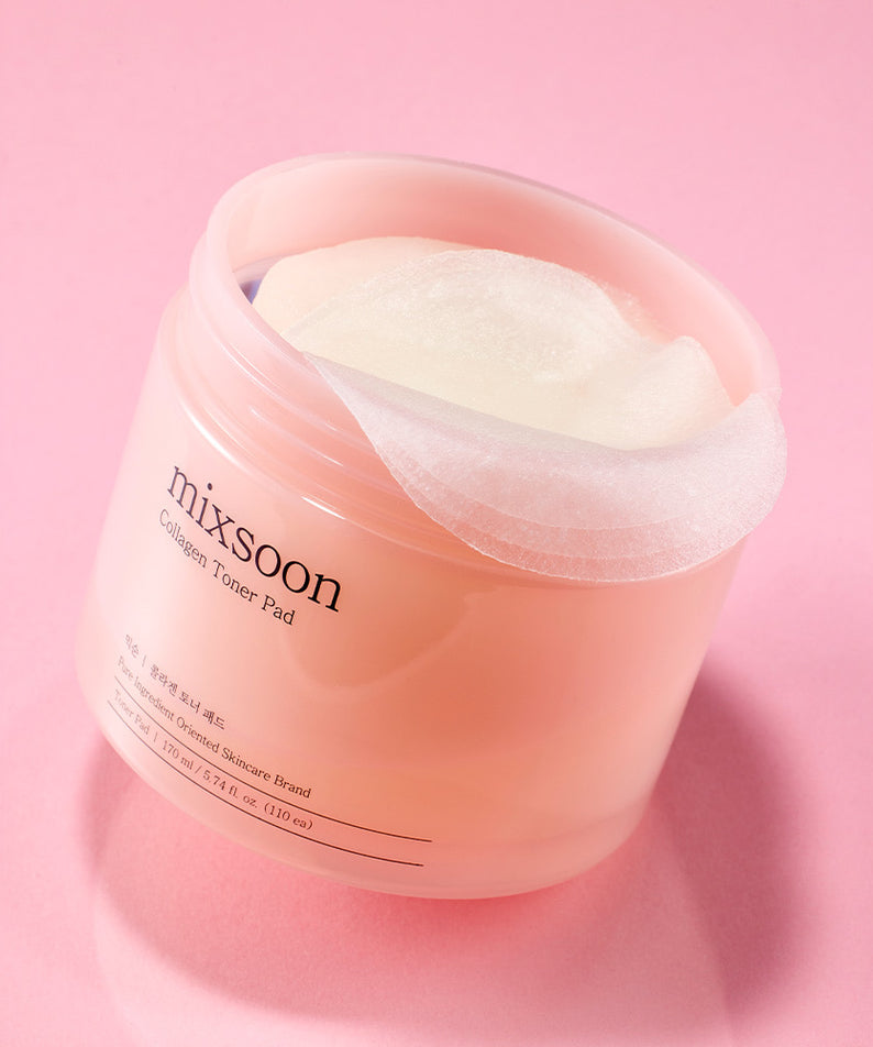 MIXSOON Collagen Toner Pad sur fond rose élégant, pads de soin pour la peau, beauté et hydratation, produit de soin visage