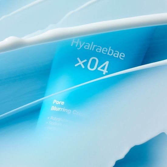 MIXSOON Hyalerbae Pore Blurring Cream 50ml : tube bleu Hyalerbae dans un contexte visuel skincare, gros plan.