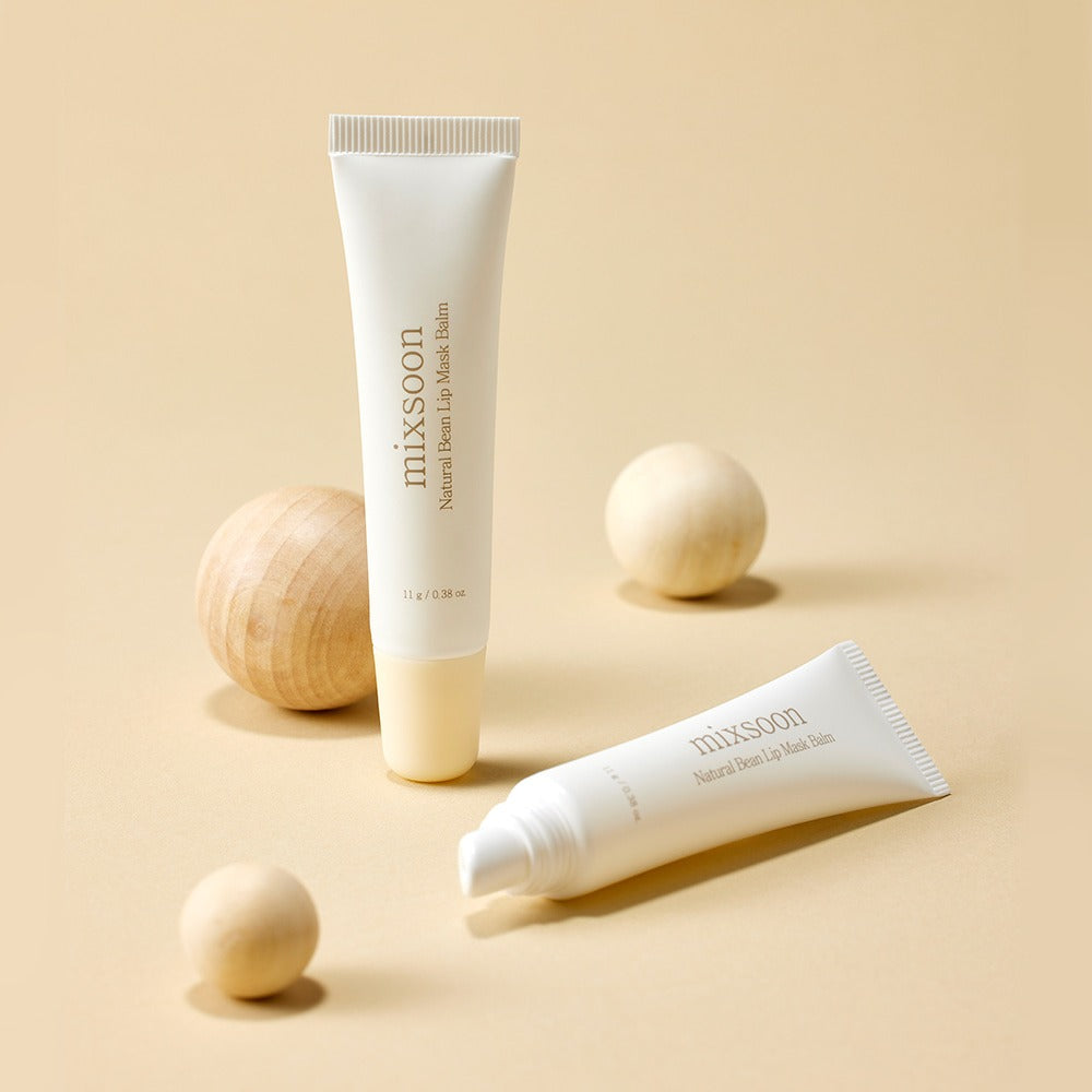 MIXSOON Natural Bean Lip Mask Bean 11g, tube de soin pour lèvres de la marque MIXSOON sur fond beige, en studio.