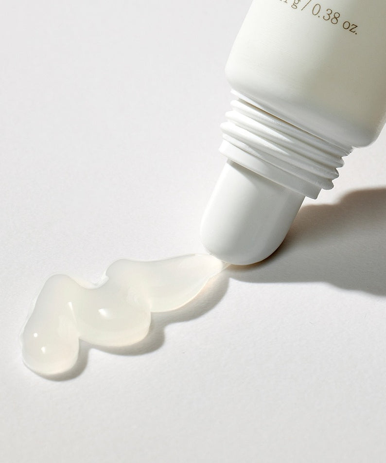MIXSOON Natural Bean Lip Mask Bean 11g : masque lèvres à la texture blanche, tube de la marque en gros plan sur fond clair.