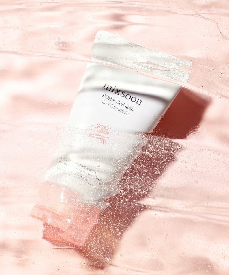 MIXSOON PDRN Collagen Gel Cleanser 100ml : gel nettoyant de la marque Mixsoon sur fond rose, flacon en gros plan.
