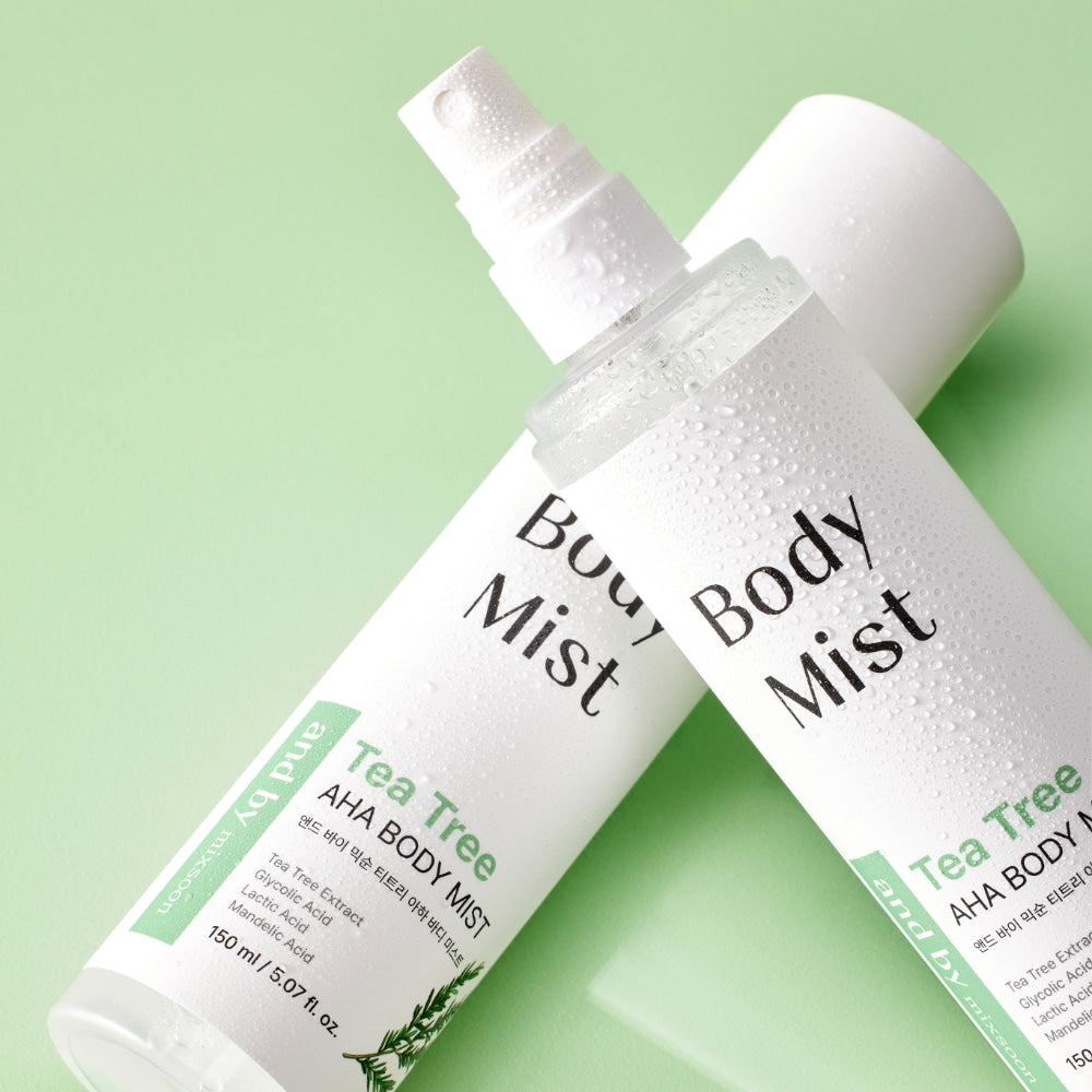 MIXSOON Tea Tree AHA Body Mist 150ml, flacon de brume sur fond vert pastel, visuel produit de la marque MIXSOON.