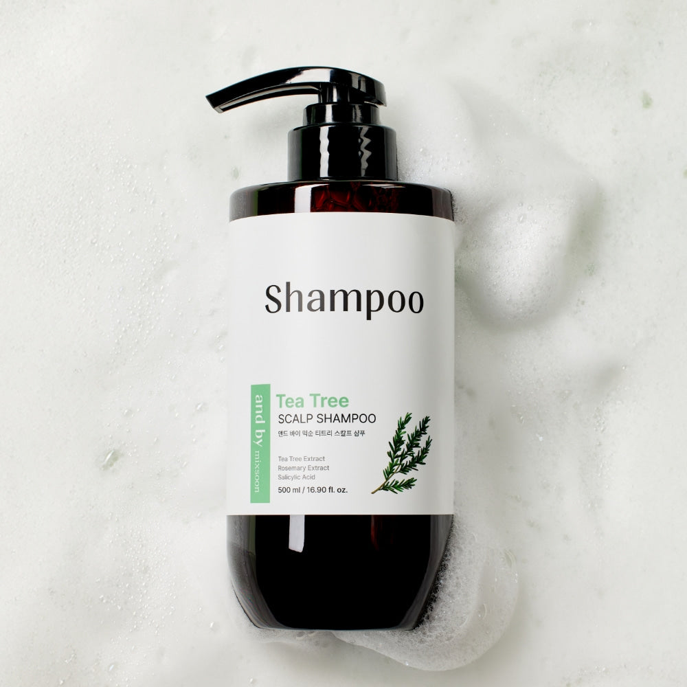 MIXSOON Tea Tree Scalp Shampoo 500ml, flacon sur fond blanc avec bulle, marque MIXSOON, contexte bain, douche, shampooing