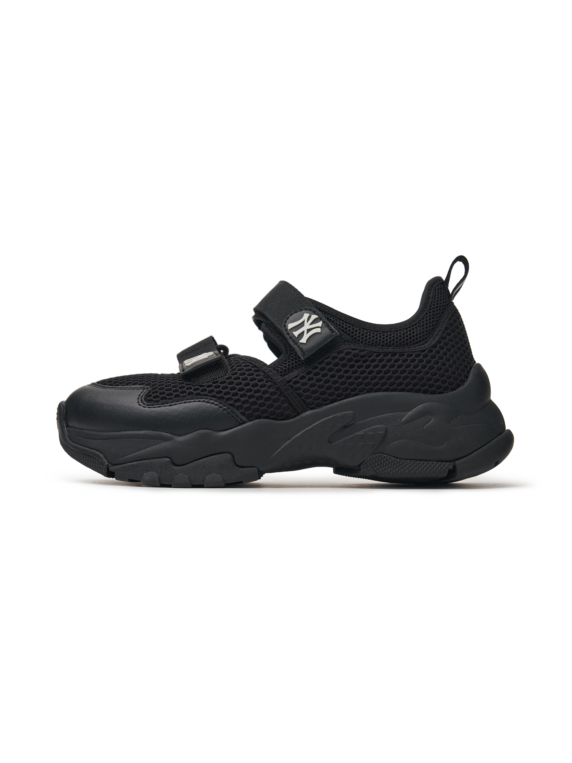 MLB Big Ball Chunky Mask Mary Jane New York Yankees BLACK, chaussures chunky noires pour enfant, vue de côté sur fond noir.