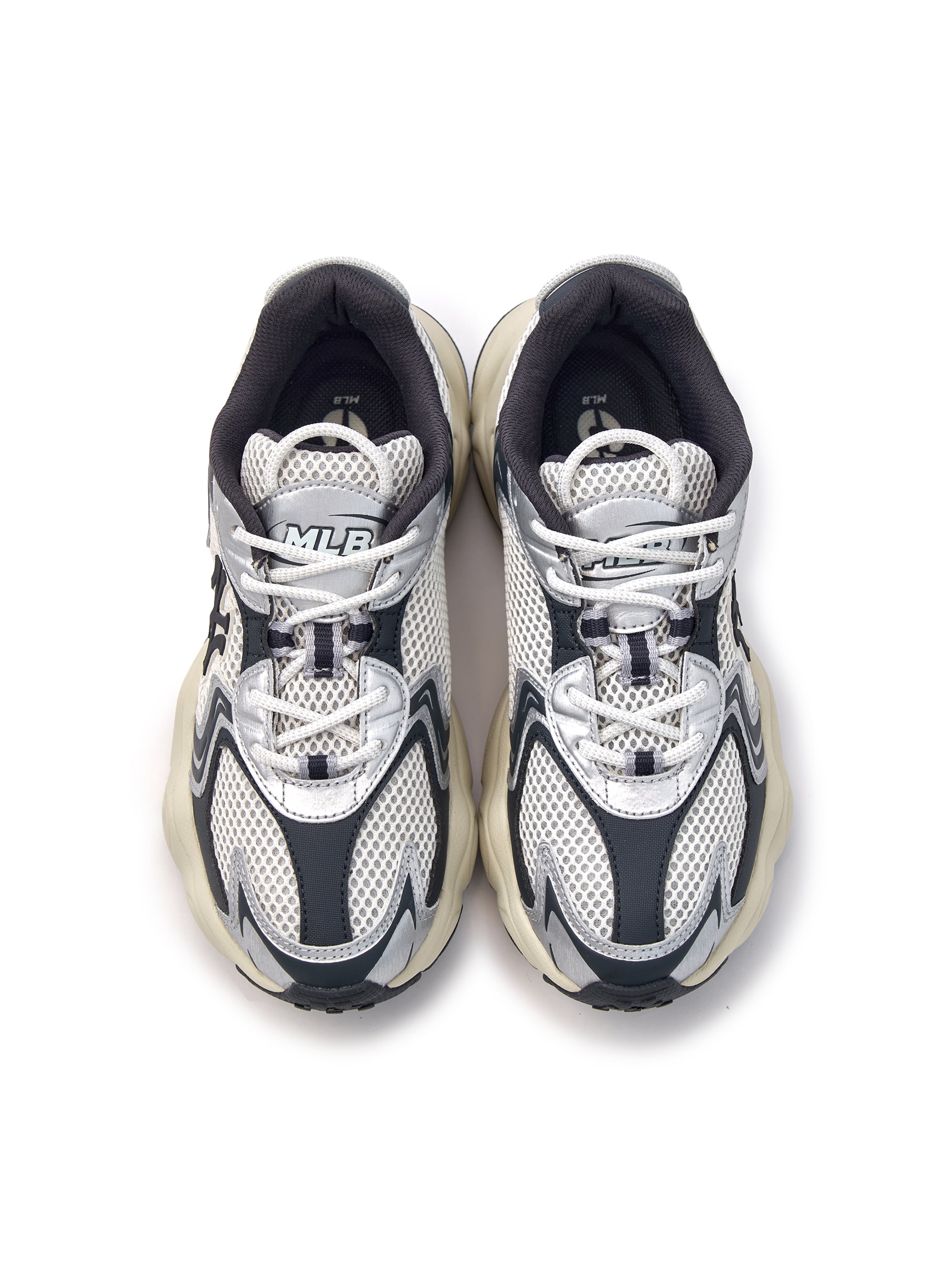 MLB Cargo Chunky New York Yankees DARK GRAY : baskets MLB Yankees grises, en vue de dessus sur fond blanc.