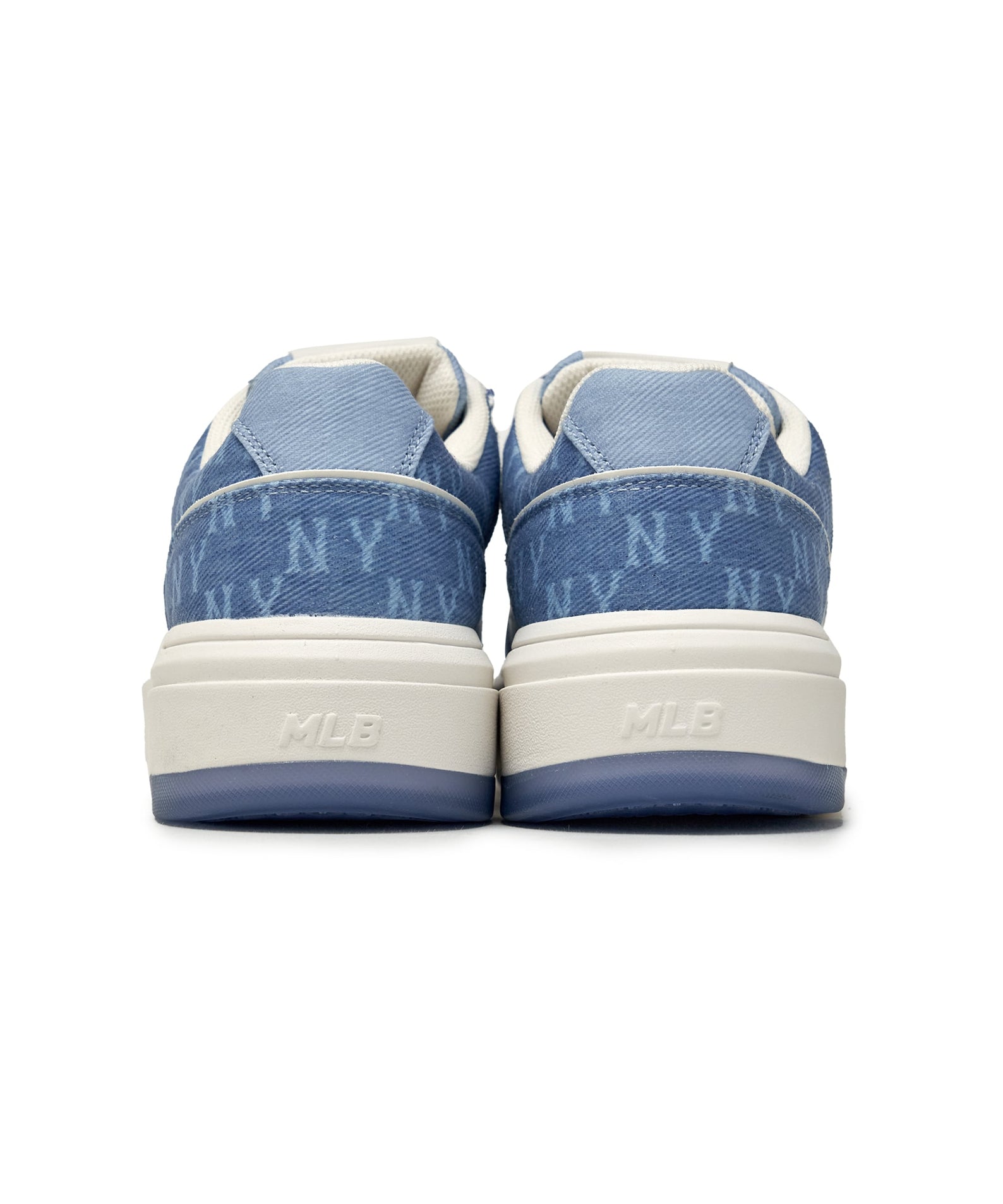 MLB Chunky Liner Denim Monogram SL New York Yankees BLUE : chaussures en denim bleu avec monogramme Yankees, vue arrière.