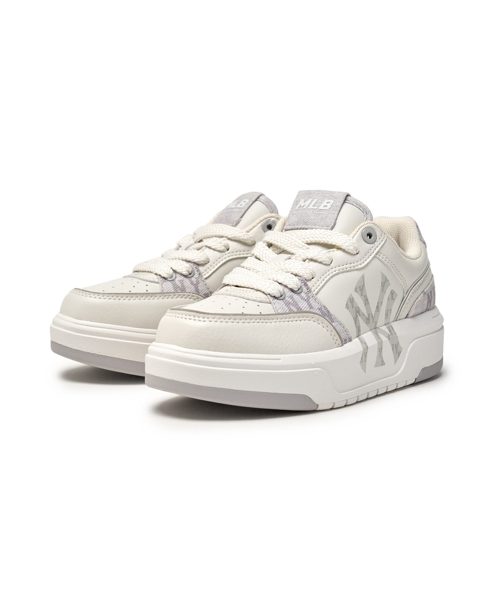MLB Chunky Liner Pocket Monogram New York Yankees GRAY, chaussures MLB gris, vue produit sur fond noir