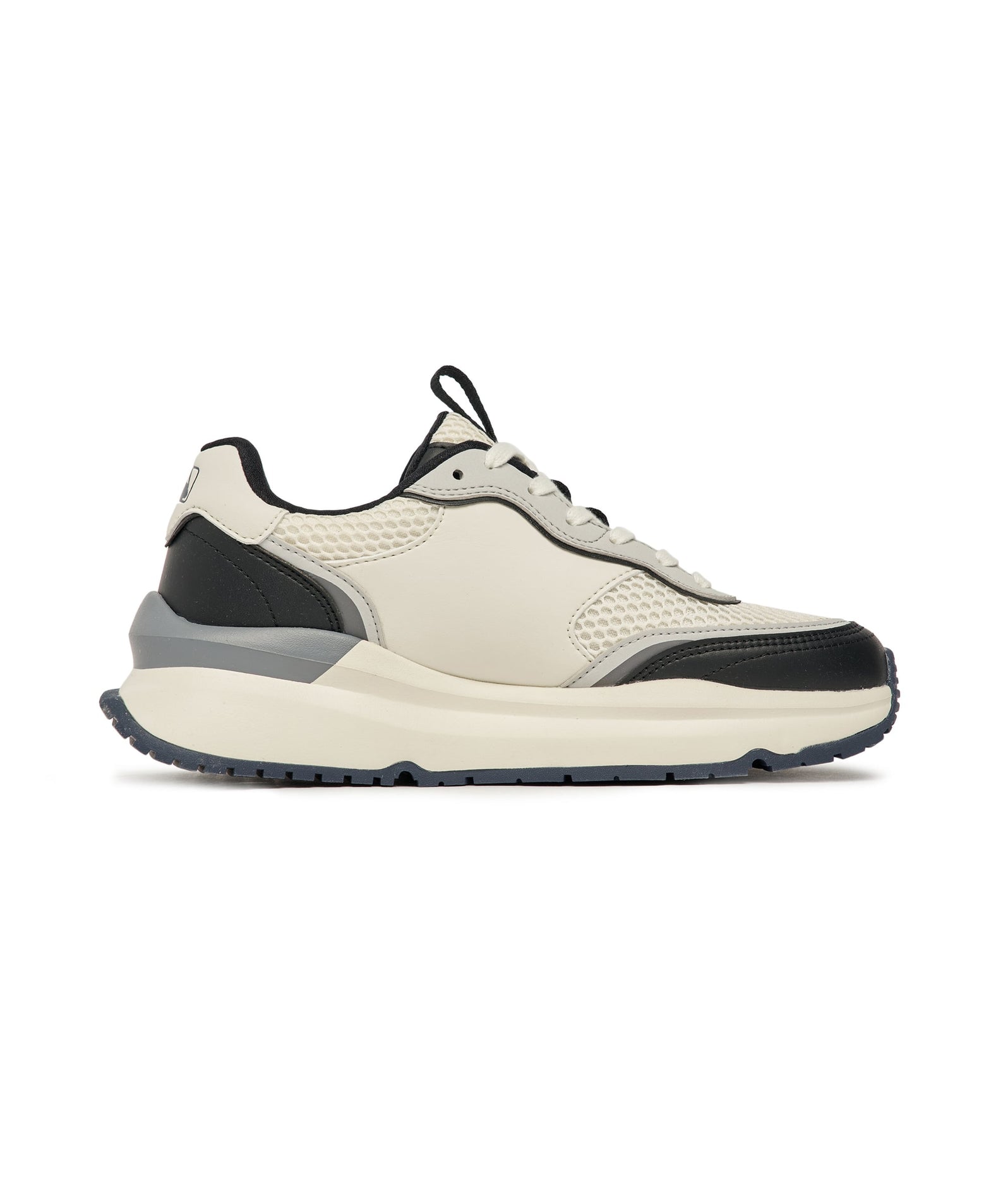 MLB Chunky Runner New York Yankees BLACK, baskets noires et blanches, vue sur fond blanc, style chunky de MLB