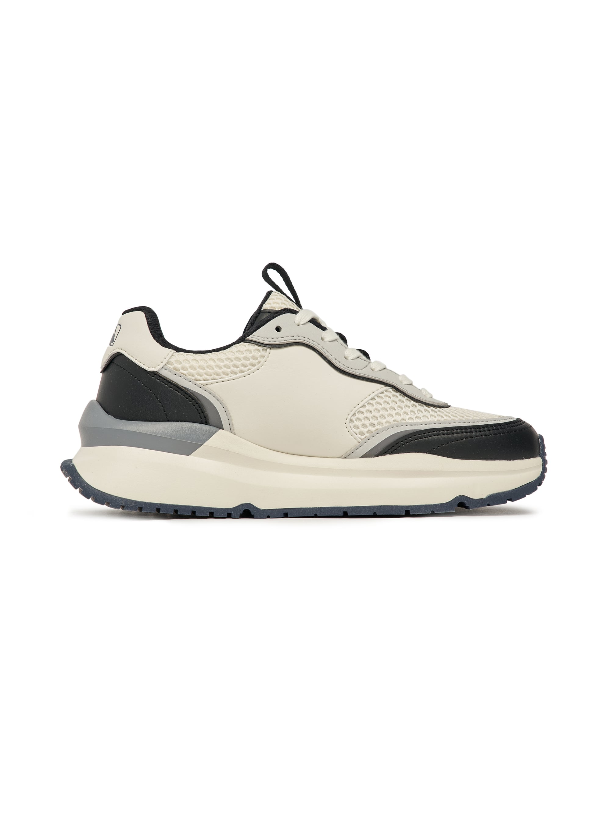 MLB Chunky Runner New York Yankees BLACK, baskets noires et blanches, vue sur fond blanc, style chunky de MLB