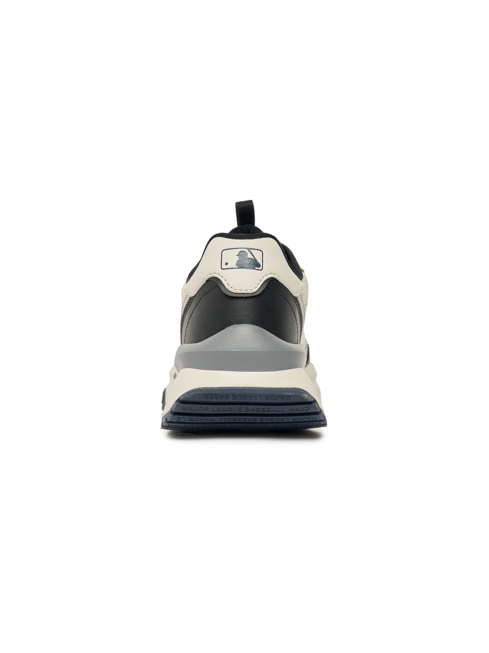 MLB Chunky Runner New York Yankees BLACK, sneaker noire chunky MLB, vue arrière sur fond blanc, logo Yankees