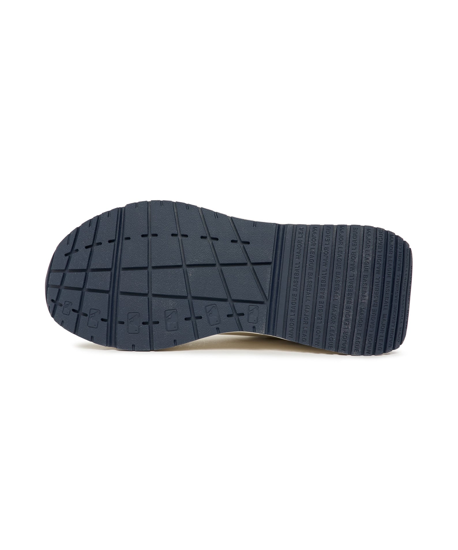 MLB Chunky Runner New York Yankees BLACK : vue semelle extérieure sur fond blanc, chaussures noires de la marque MLB.