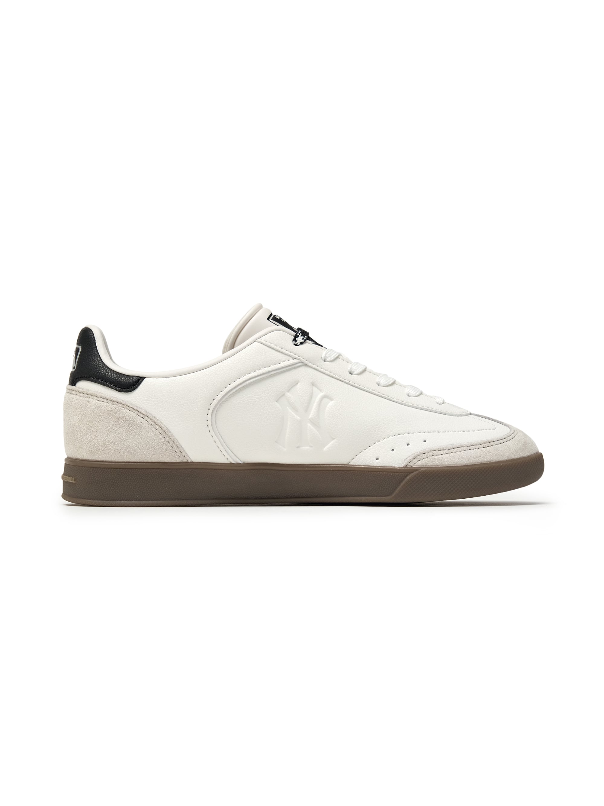 MLB Clubby New York Yankees WHITE : chaussure blanche New York Yankees, visuel studio fond clair, marque MLB Clubby.
