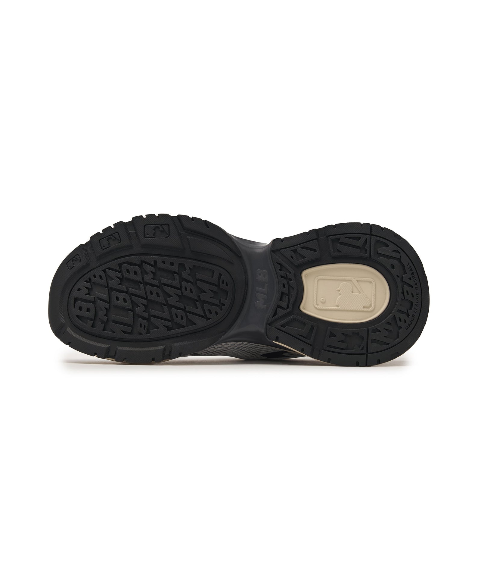 MLB Curve Runner New York Yankees SILVER : chaussure de course argentée, vue semelle, marque MLB et Yankees sur fond blanc.