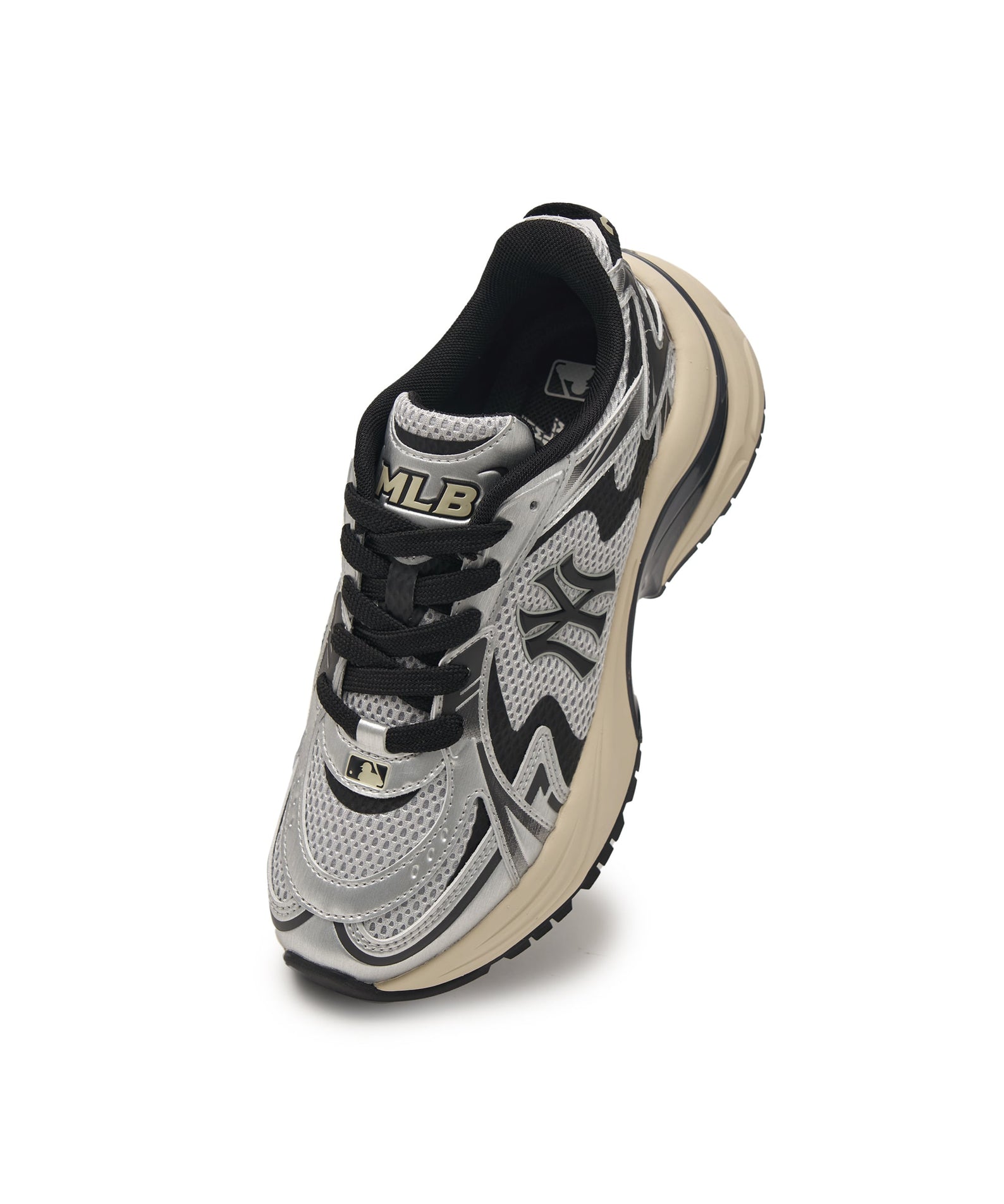 MLB Curve Runner New York Yankees SILVER : chaussure de sport gris argent, vue de côté, fond blanc, logo Yankees visible.